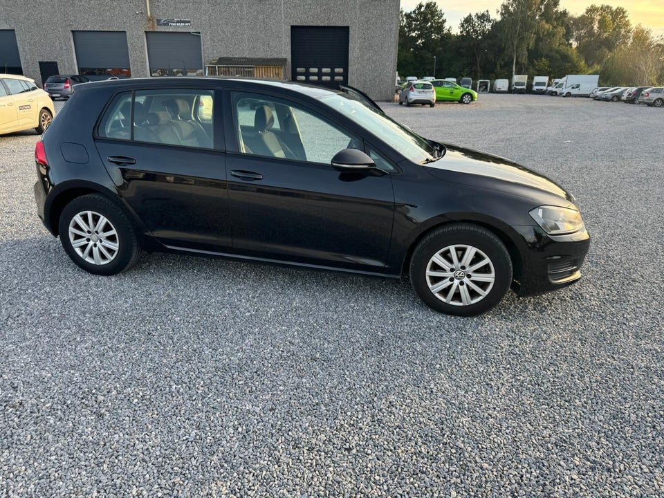 VW Golf VII 1,6 TDi 105 Trendline Variant BMT 5d