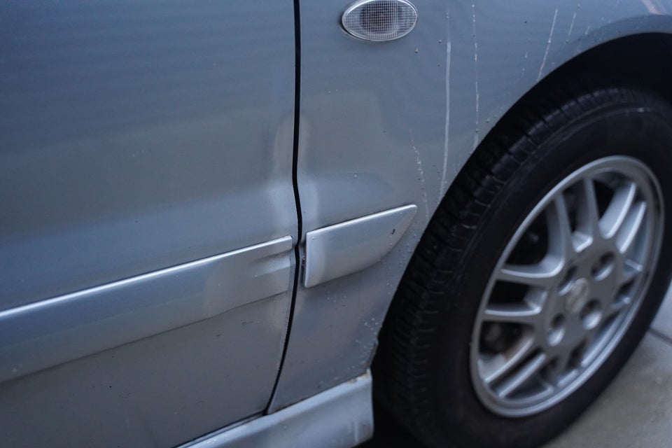 Mitsubishi Lancer 1,6 Invite 4d