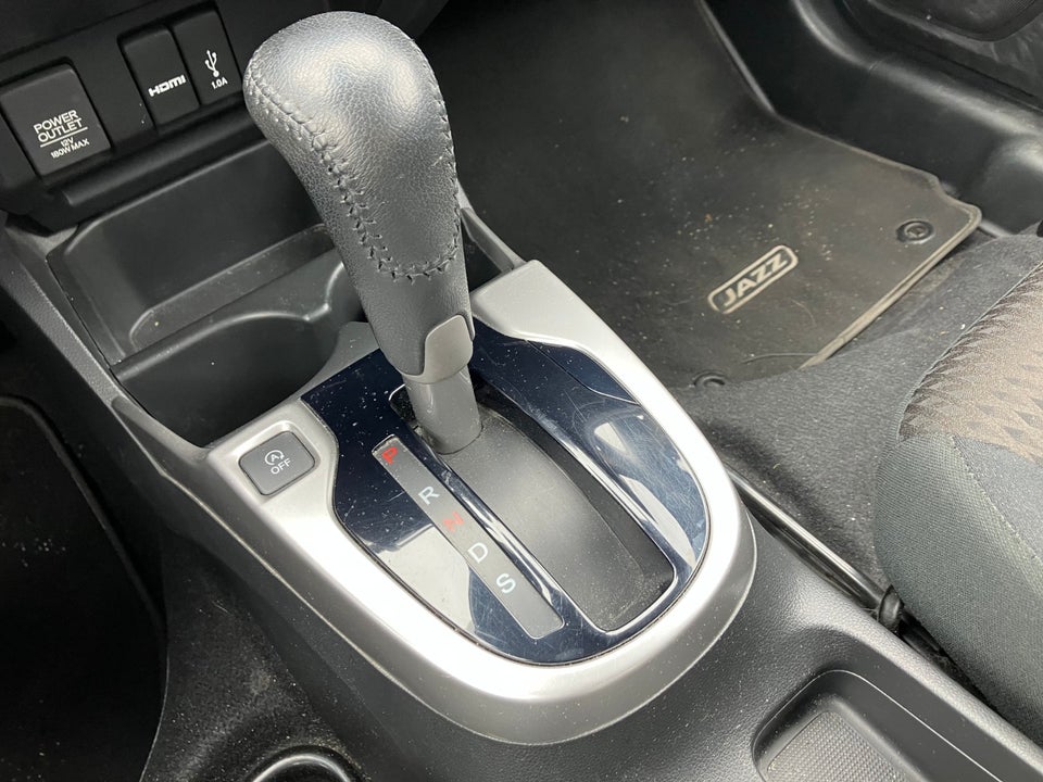 Honda Jazz 1,3 i-VTEC Elegance CVT 5d