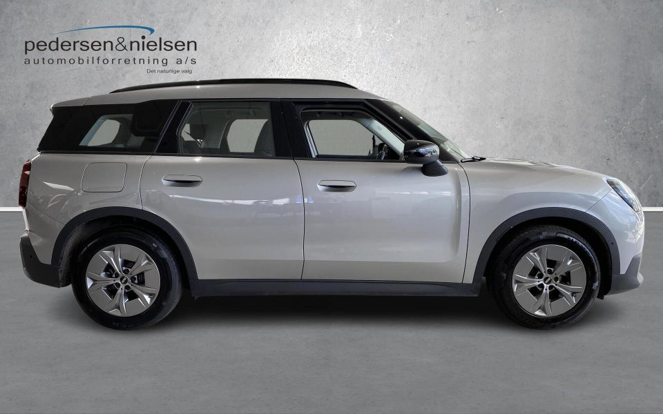 MINI Countryman E Essential Trim XS 5d