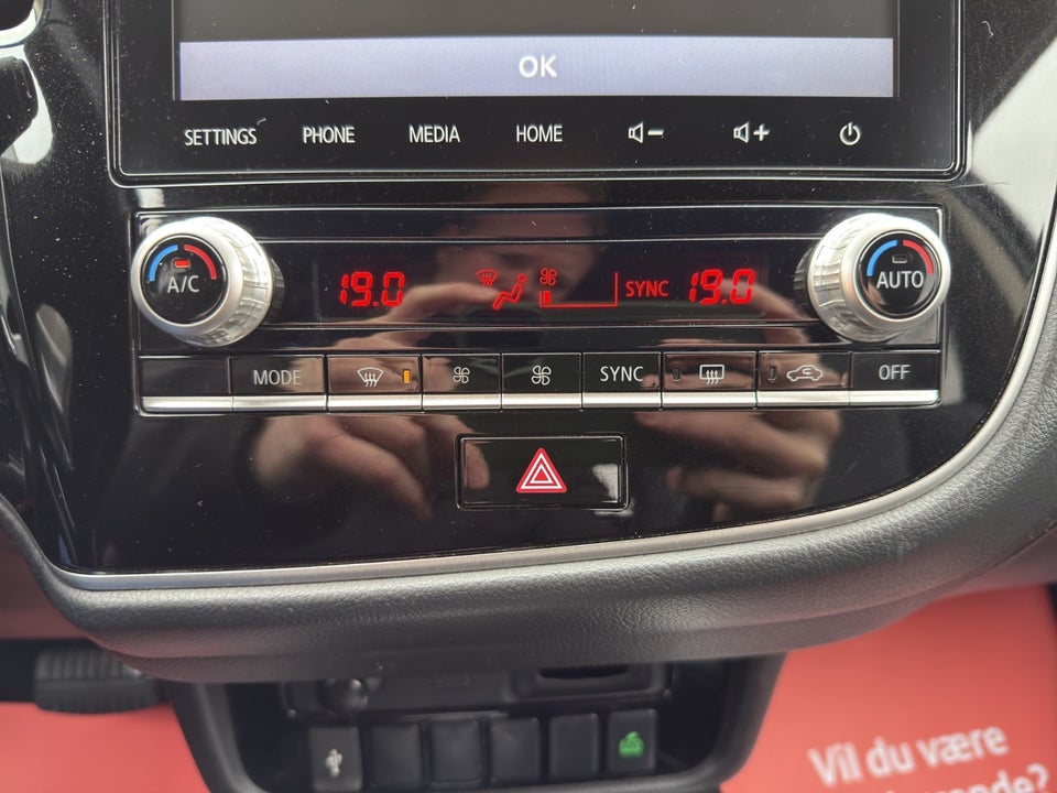 Mitsubishi Outlander 2,4 PHEV Inform CVT 4WD 5d