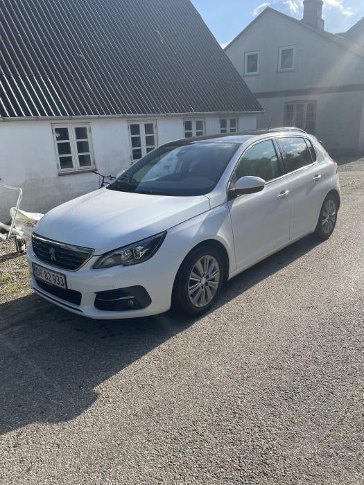 Peugeot 308 1,6 BlueHDi 120 Selection Sky 5d