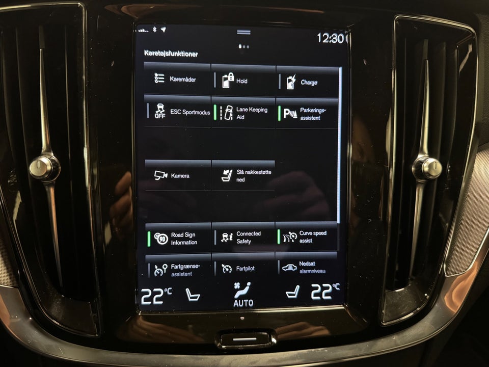 Volvo V60 2,0 T8 ReCharge R-Design aut. AWD 5d