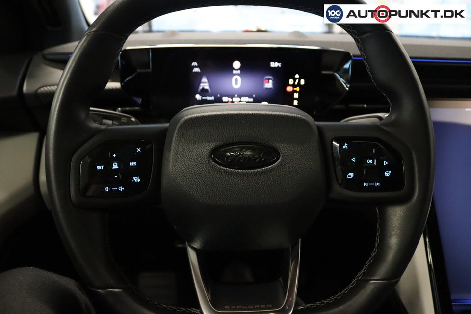 Ford Explorer 82 Premium Extended Range 5d