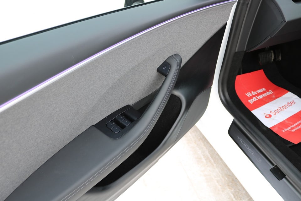 Tesla Model 3 RWD 4d