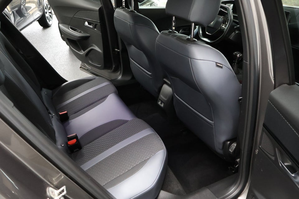 Peugeot 2008 1,2 PureTech 130 Allure Pack 5d