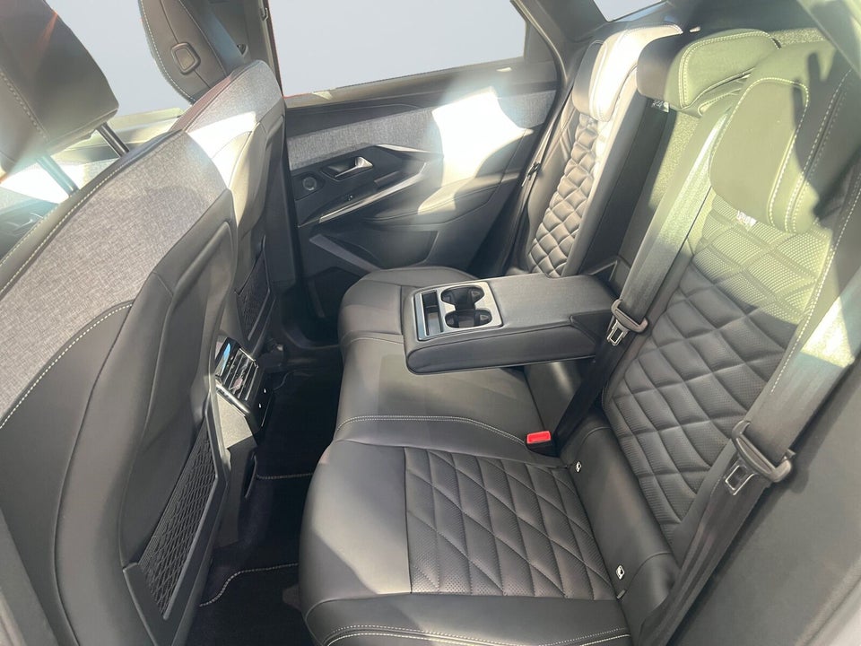 Peugeot e-3008 77 GT Pack 5d