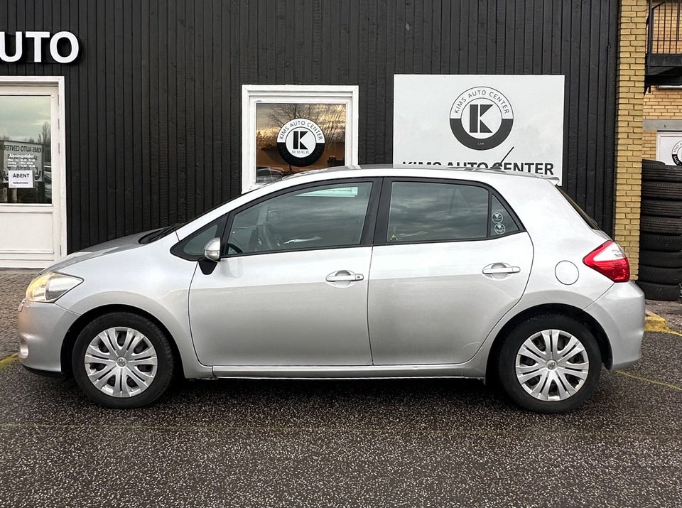 Toyota Auris 1,3 T2 5d