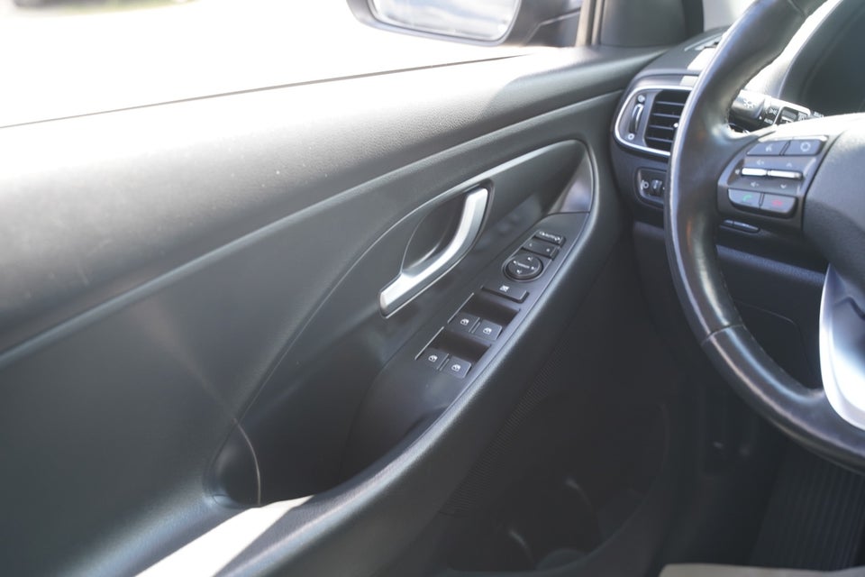 Hyundai i30 1,6 CRDi 115 Premium stc. 5d
