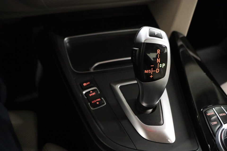 BMW 330d 3,0 Advantage aut. 4d