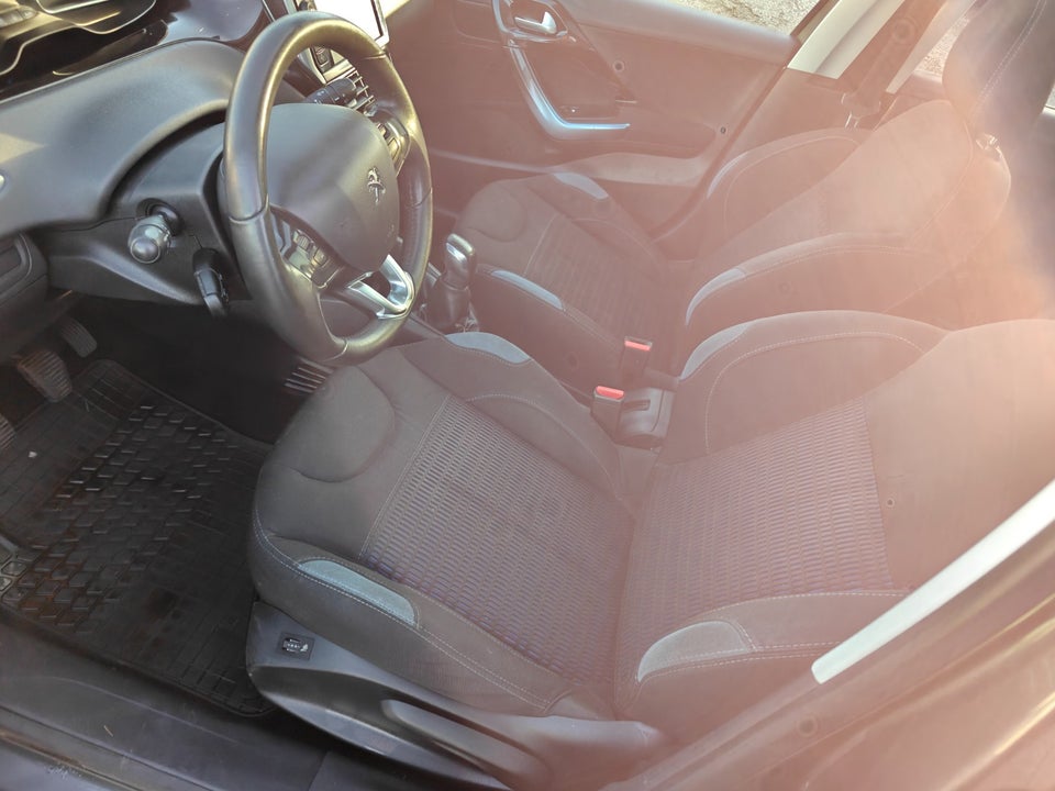 Peugeot 208 1,2 VTi Allure 5d