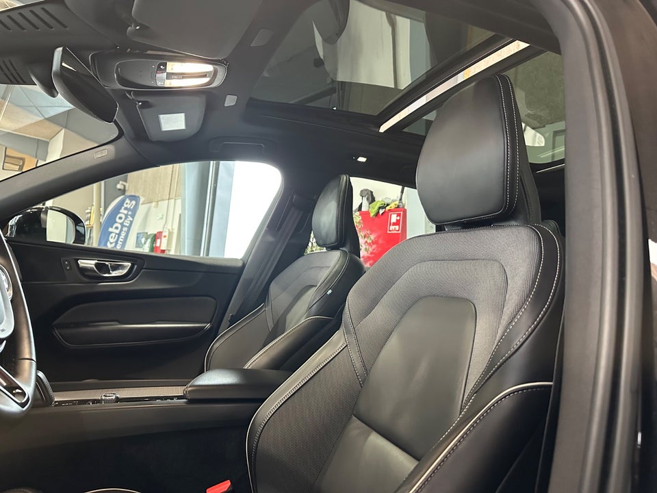 Volvo XC60 2,0 T6 ReCharge R-Design aut. AWD 5d