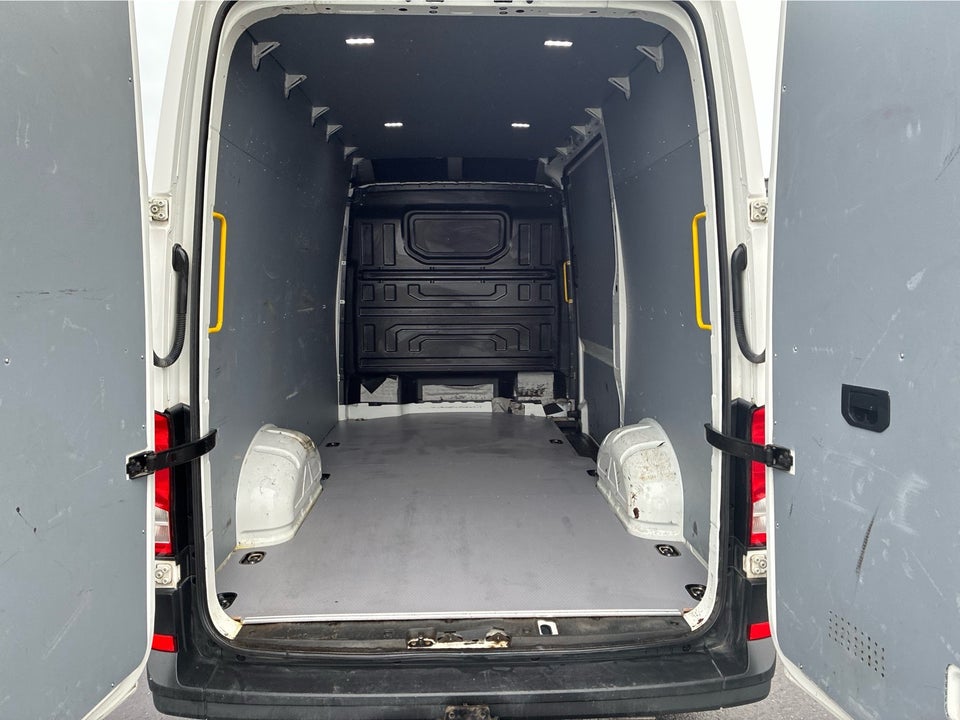 VW Crafter 35 2,0 TDi 140 Kassevogn L3H3