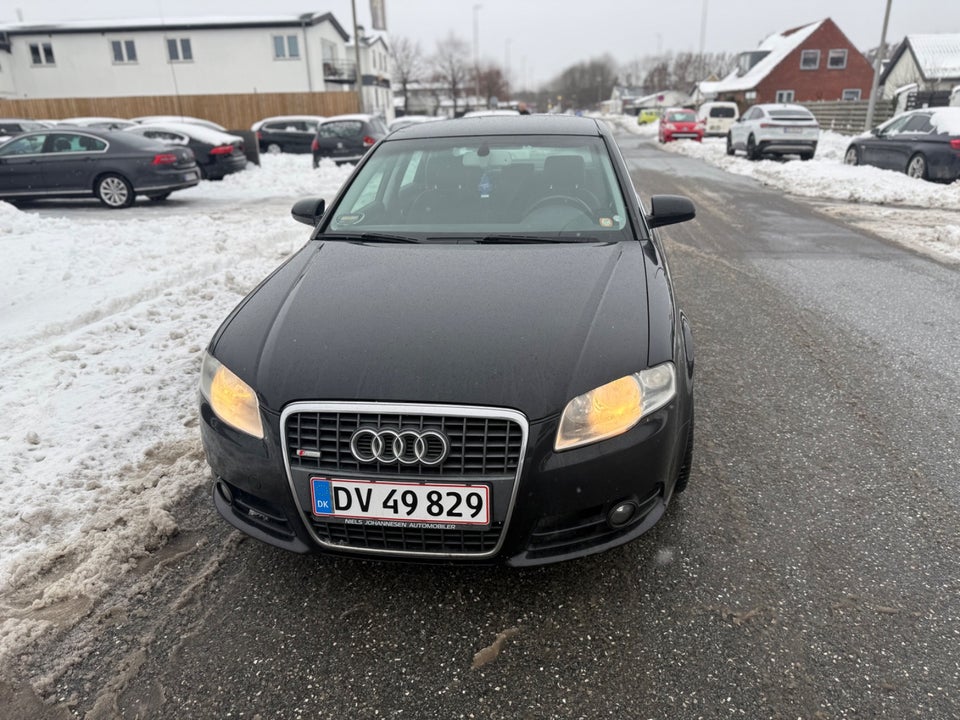 Audi A4 2,0 TDi 140 S-line Multitr. 4d