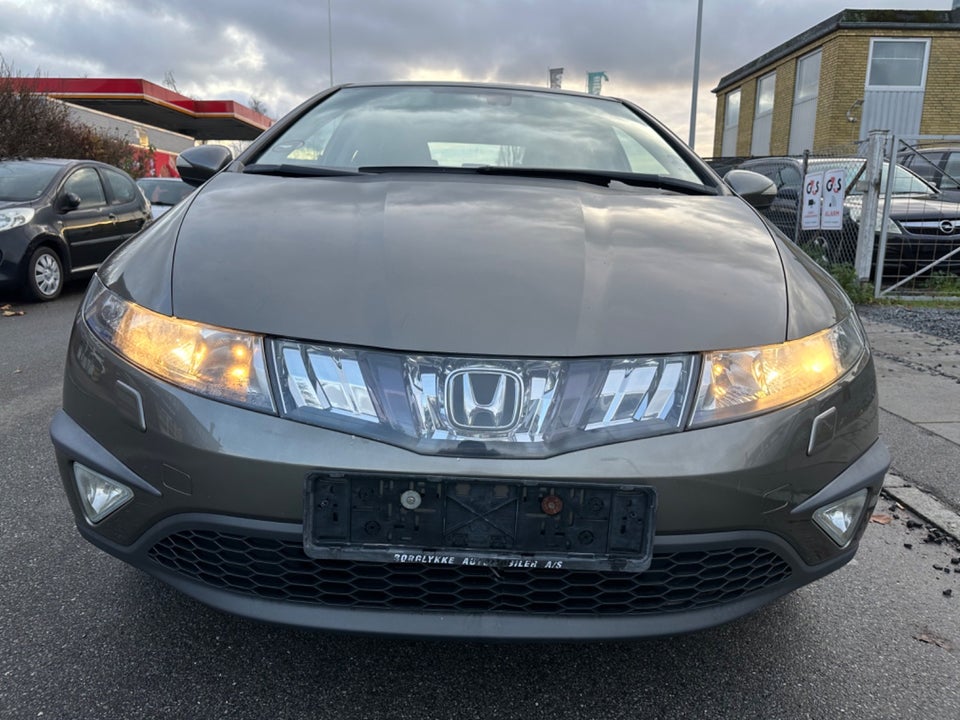 Honda Civic 1,8 Executive 5d