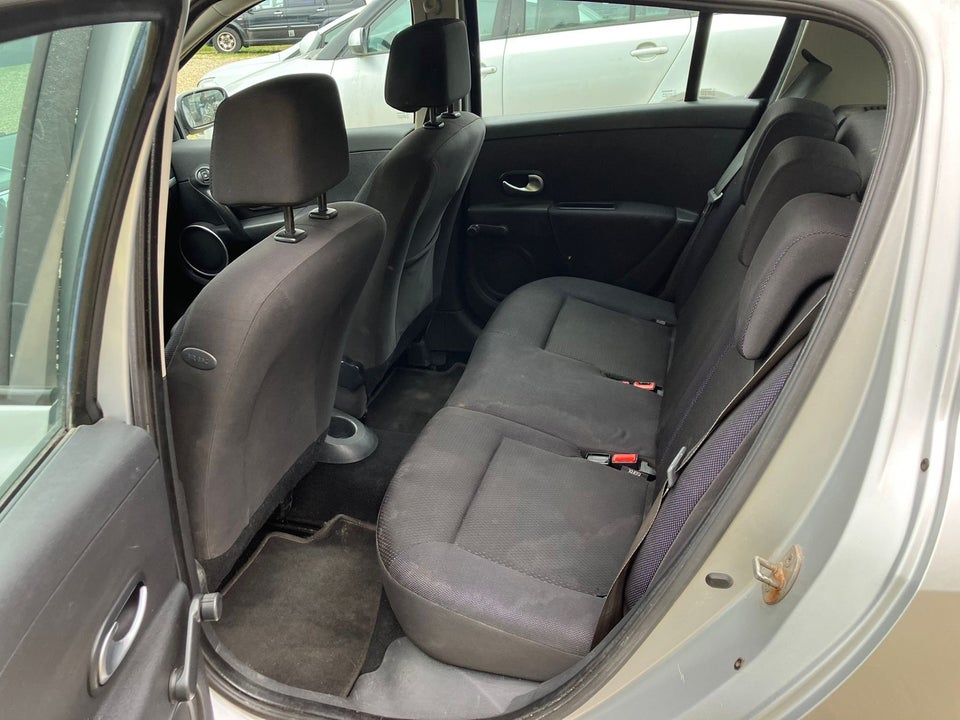 Renault Clio III 1,6 Dynamique BeatUp 5d