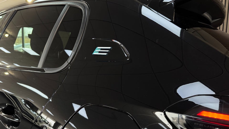 Peugeot e-208 54 GT 5d