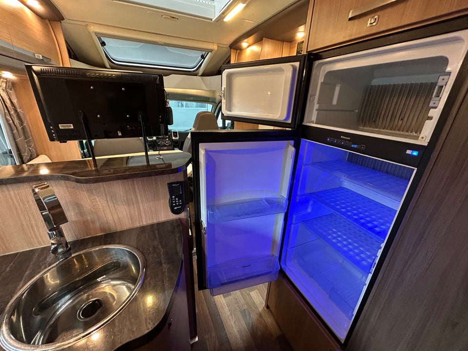 Knaus Sky Ti Silver 2,3 700 MEG aut. 2d