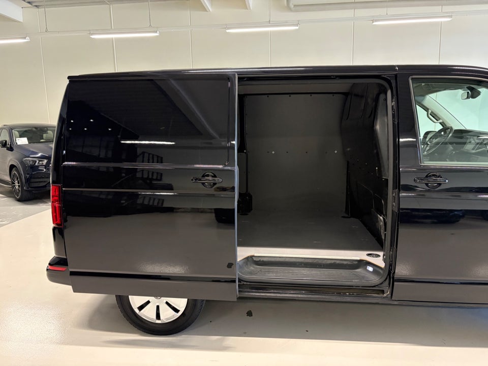 VW Transporter 2,0 TDi 150 Kassevogn DSG kort