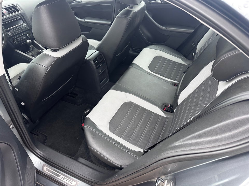 VW Jetta 1,4 TSi 122 Comfortline BMT 4d