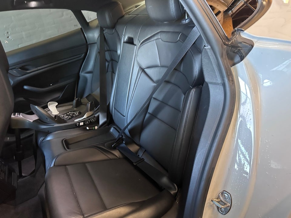 Porsche Taycan Performance+ 4d