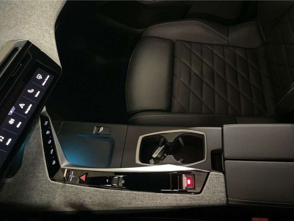 Peugeot e-3008 77 GT Pack 5d