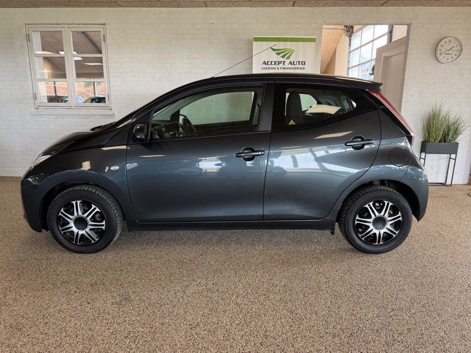 Toyota Aygo 1,0 VVT-i x-play 5d