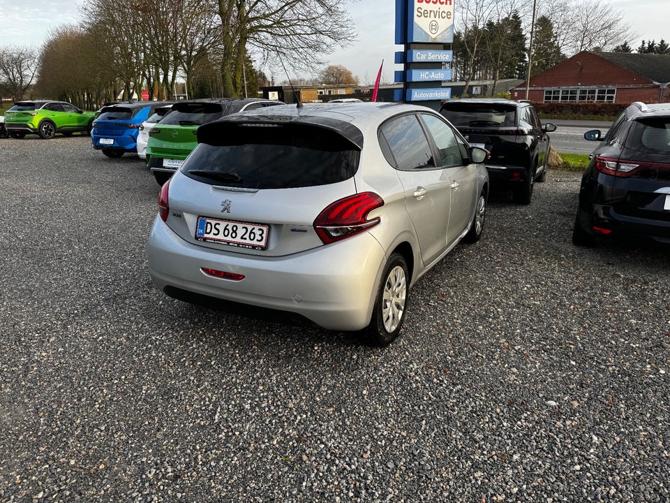 Peugeot 208 1,2 VTi 82 Chili+ 5d