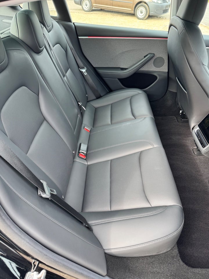 Tesla Model 3 RWD 4d