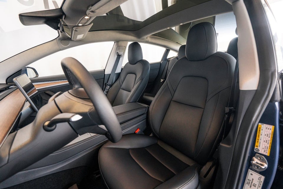 Tesla Model 3 Long Range AWD 4d