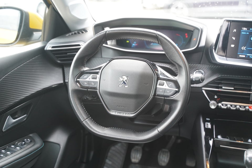 Peugeot 208 1,2 PureTech 100 Allure Sky 5d