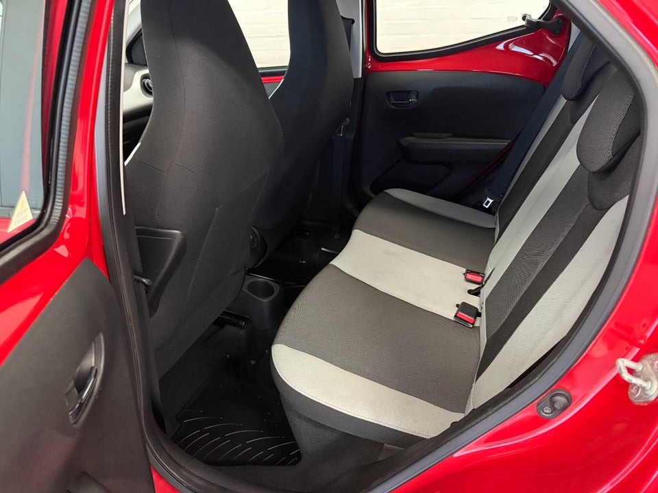 Toyota Aygo 1,0 VVT-i x-play 5d