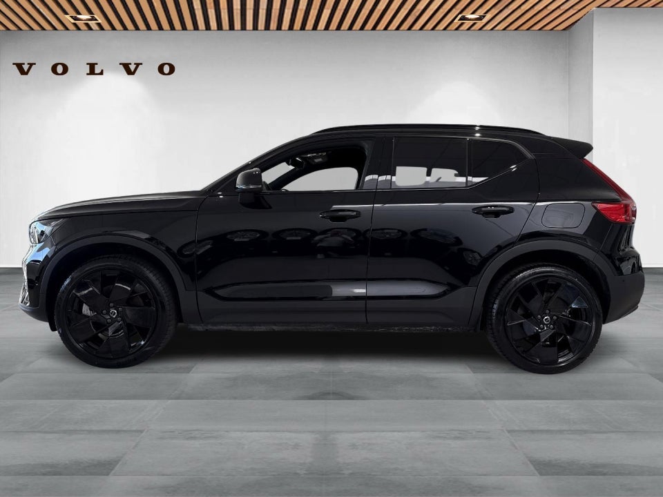 Volvo EX40 Extended Range Black Edition 5d