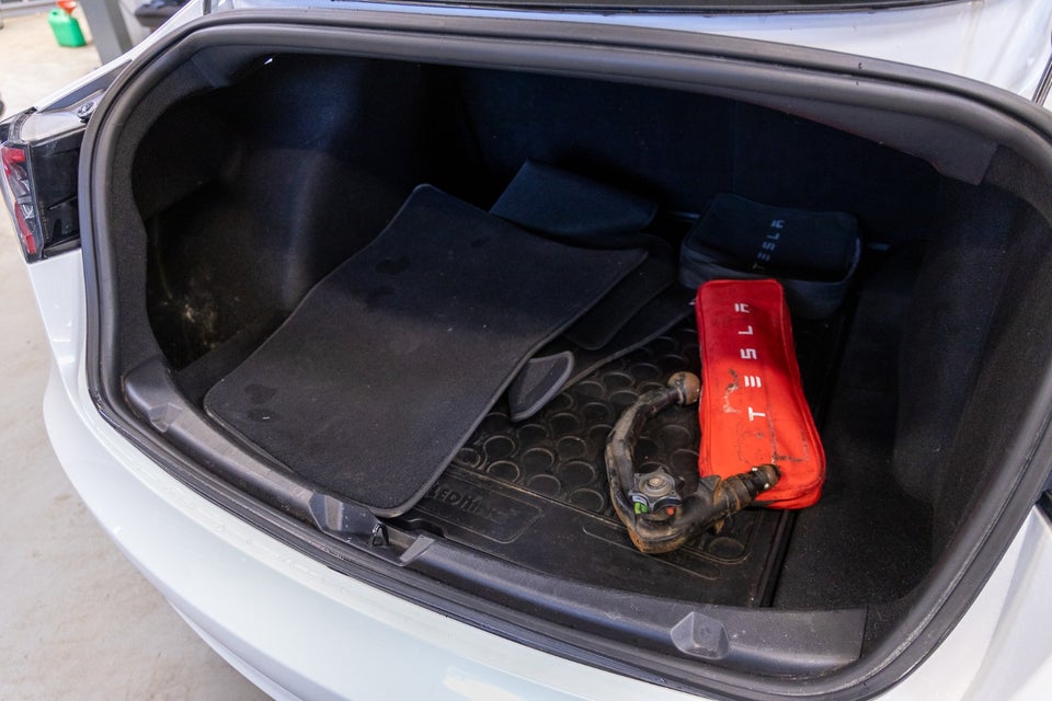 Tesla Model 3 Long Range AWD 4d