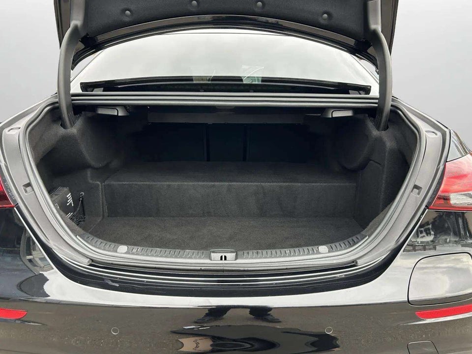 Mercedes E300 e 2,0 AMG Line aut. 4d