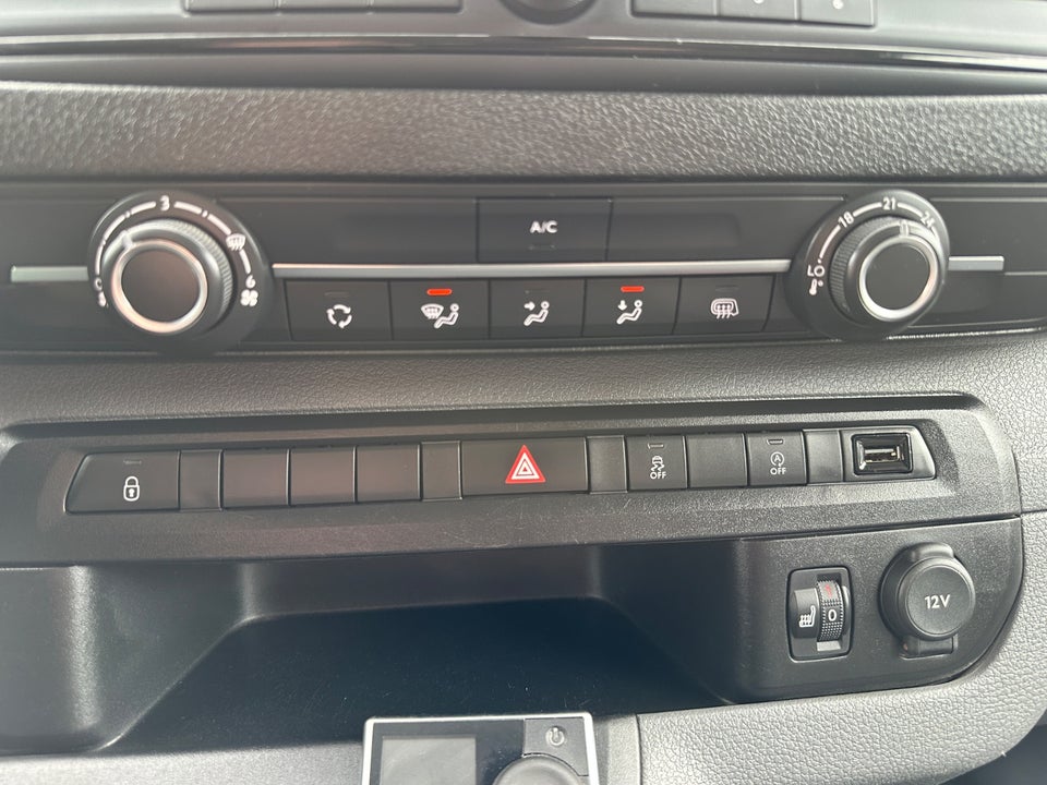 Toyota ProAce 2,0 D 120 Medium Base++ Chassis 2d