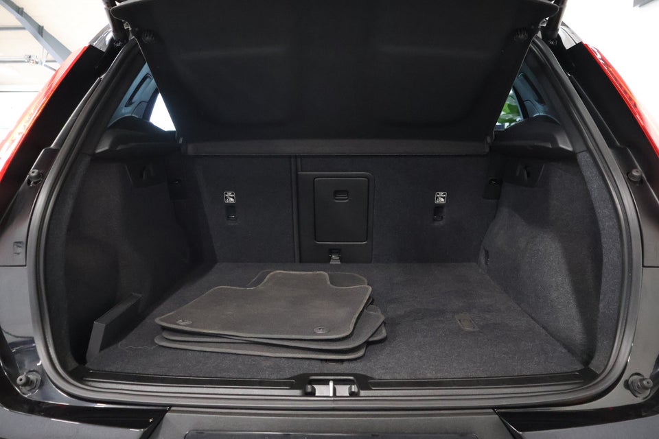 Volvo XC40 ReCharge Extended Range Plus 5d