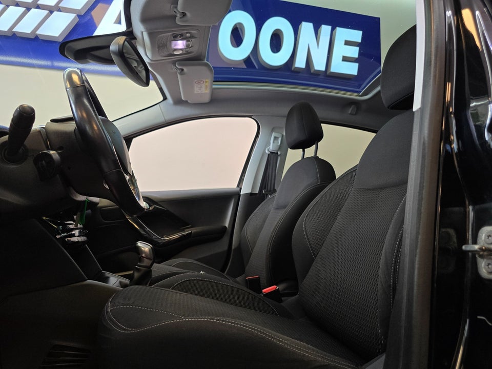 Peugeot 208 1,2 VTi 82 Selection Sky 5d
