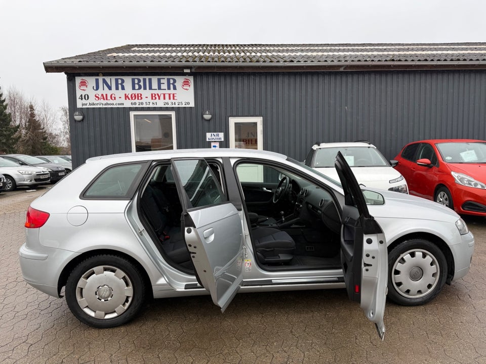 Audi A3 1,4 TFSi Attraction Sportback 5d