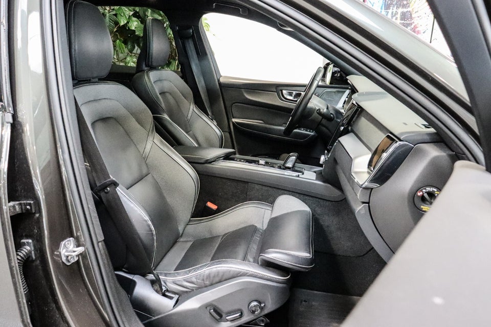 Volvo XC60 2,0 B4 197 R-Design aut. AWD 5d