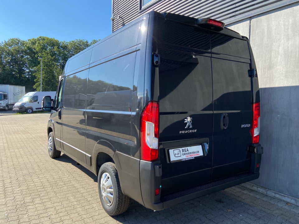 Peugeot Boxer 333 2,2 BlueHDi 140 L2H2 Premium