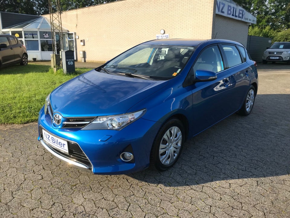 Toyota Auris 1,3 VVT-i T2 5d