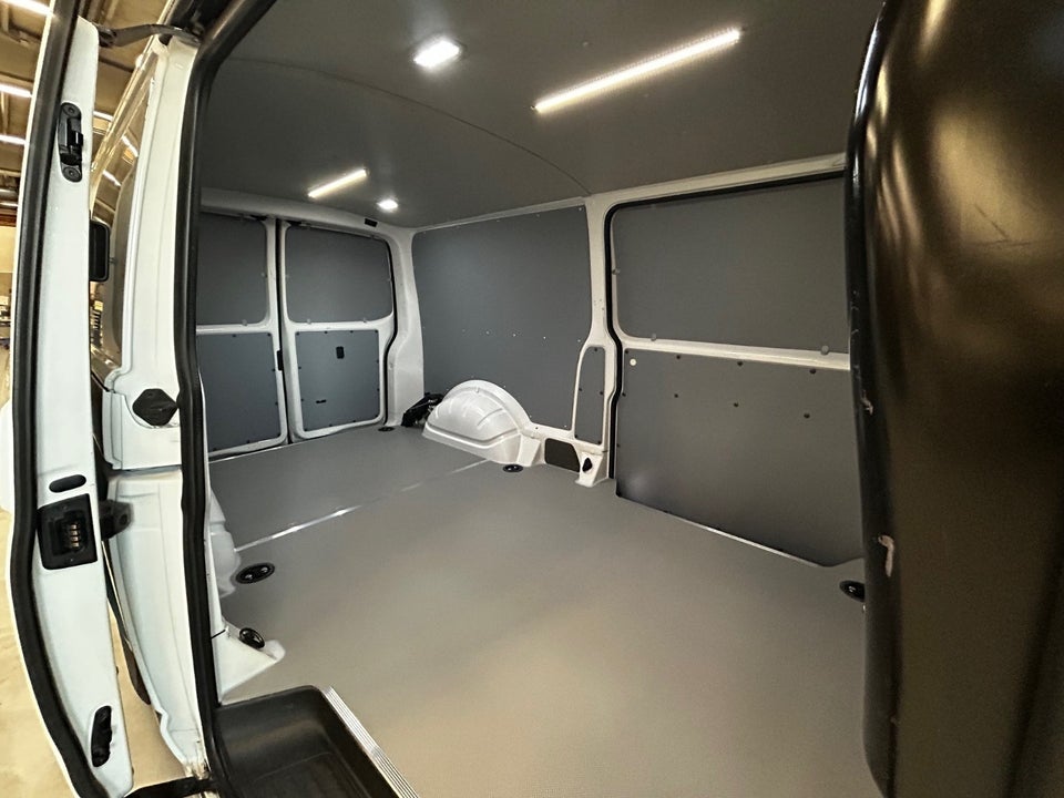 VW Transporter 2,0 TDi 150 Kassevogn DSG lang