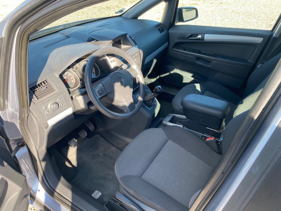 Opel Zafira 2,2 16V Enjoy 5d