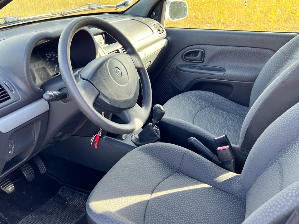 Renault Clio II 1,2 8V Storia 5d