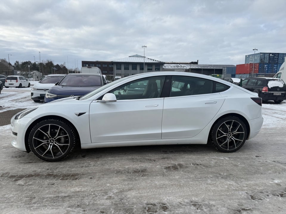 Tesla Model 3 Standard Range+ RWD 4d