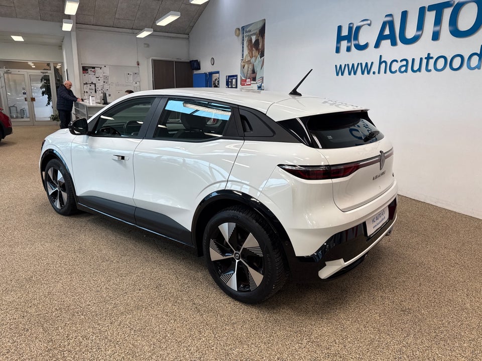 Renault Megane E-Tech 40 Equilibre 5d