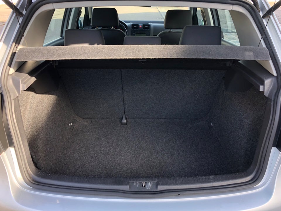 VW Golf V 1,6 FSi Comfortline 5d