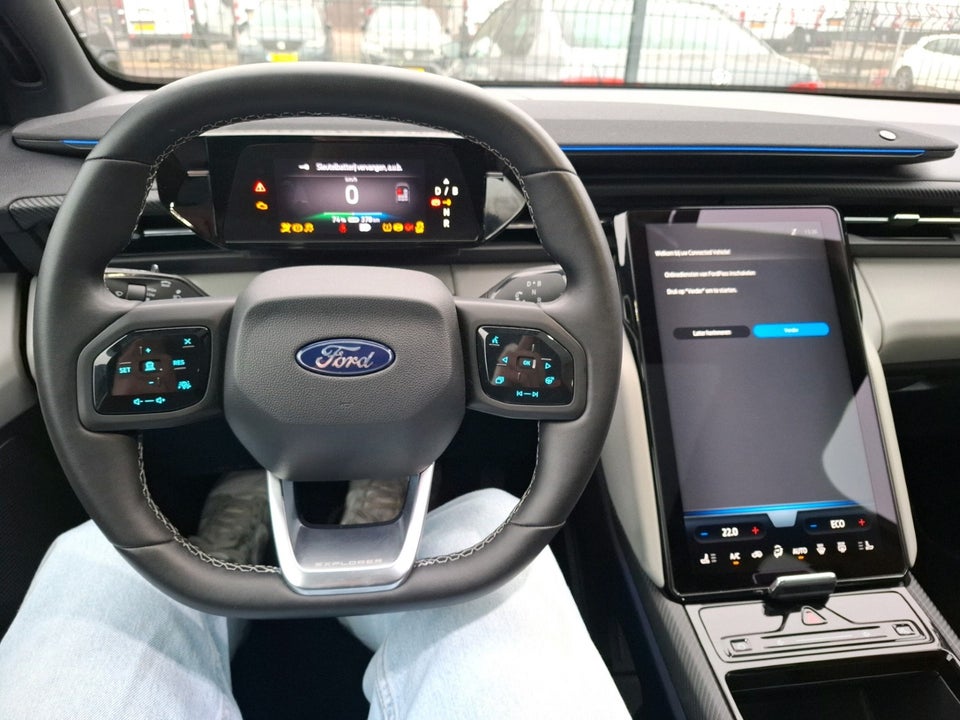 Ford Explorer 77 Premium Extended Range 5d