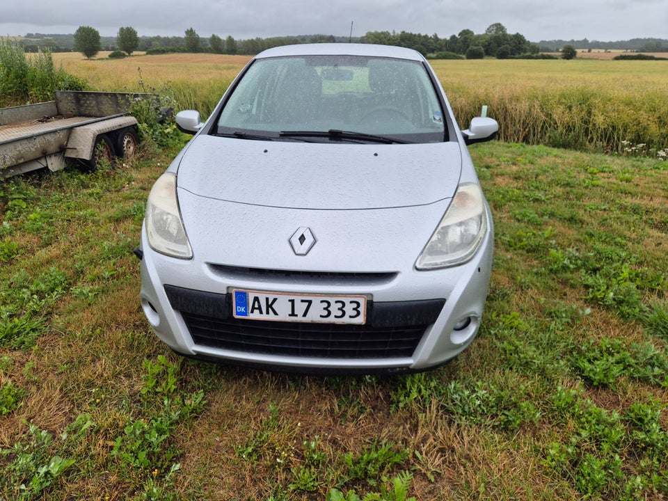 Renault Clio III 1,2 16V Advantage 5d